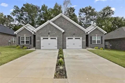 Modern Condos in Quiet Neighborhood