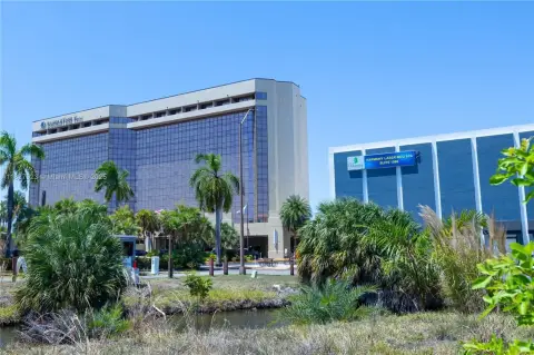 Warehouse/Showroom Space Near Miami Airport