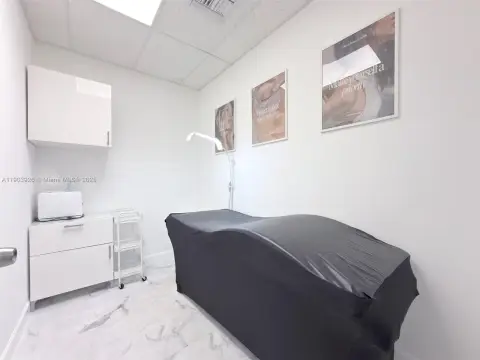 Lauderdale By The Sea Retail