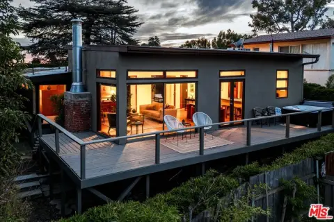 Silver Lake Duplex with Views