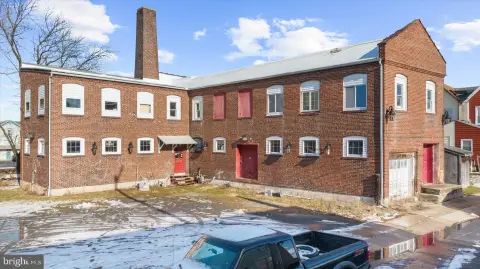 Versatile Mixed-Use Property, Fleetwood, PA