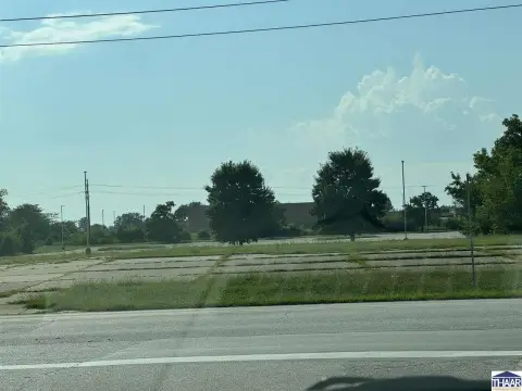 Vacant Commercial Lot Available