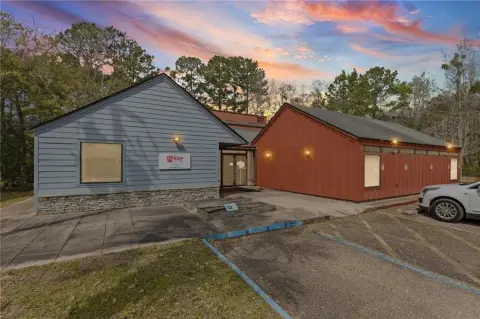 Spacious Office Building with Flexibility