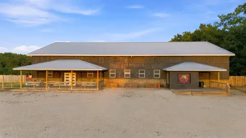 Restaurant and Entertainment Venue