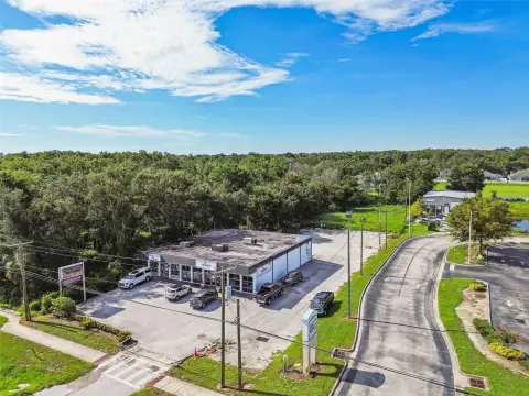 High-Traffic Retail Property in VALRICO