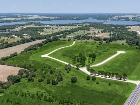 Residential Land in Oak Knoll