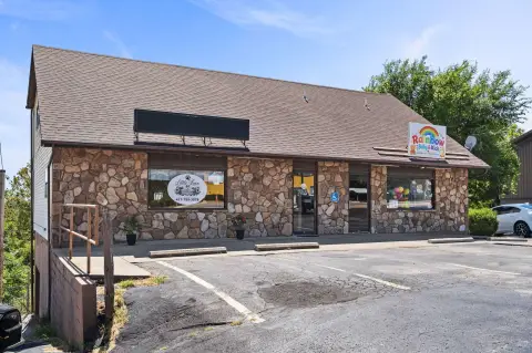 Multi-Tenant Retail Storefront