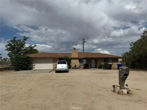 Triplex Investment Opportunity in Yucca