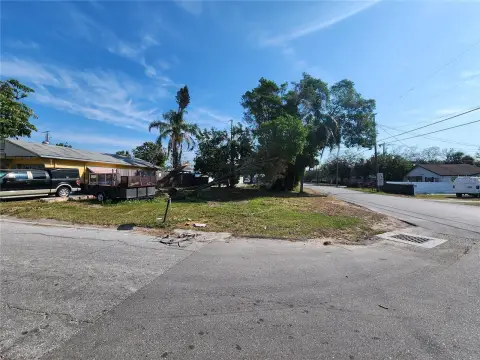Bradenton Corner Lot Opportunity