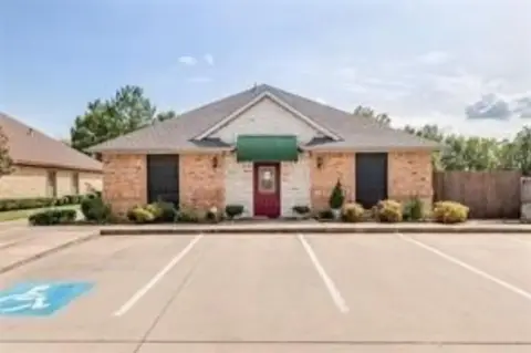 Bedford Commercial Building on Harwood