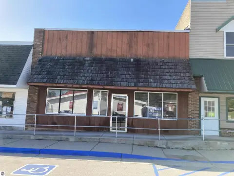 Commercial Building in Rose City