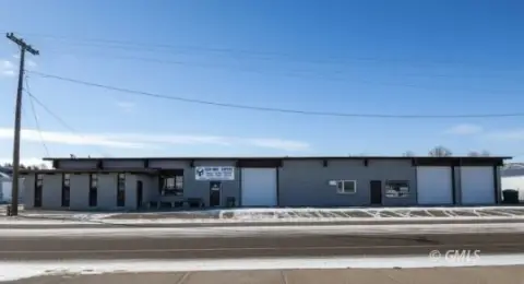 Glendive Commercial Property with Versatile Space