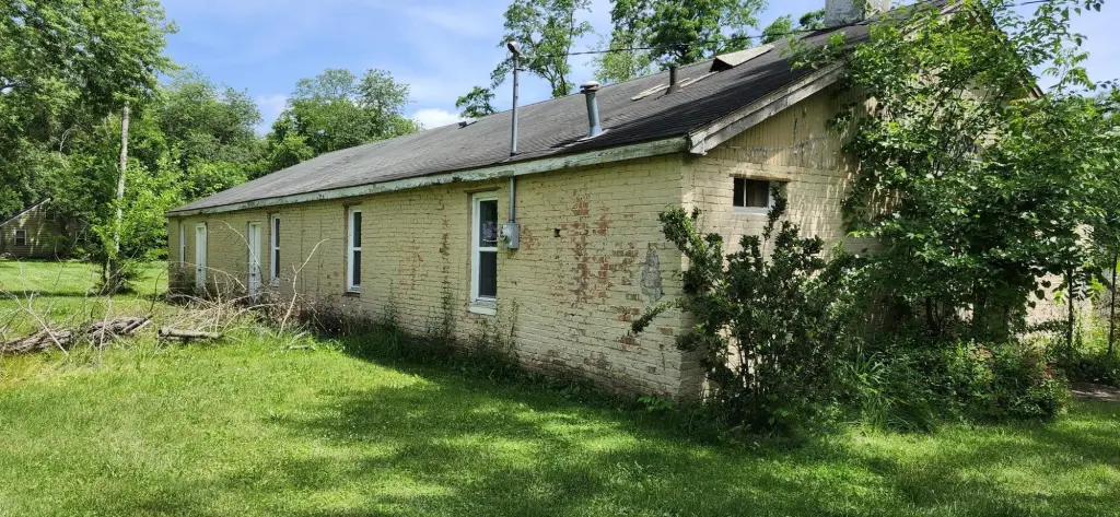 808 Victory St, Buchanan, MI 49107-1436