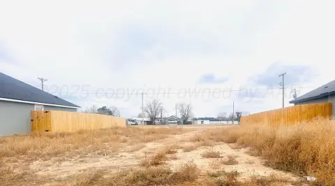 Residential Land in Cactus, TX