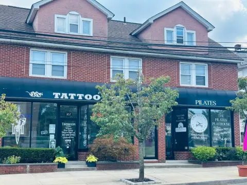 Retail Space in Glen Head