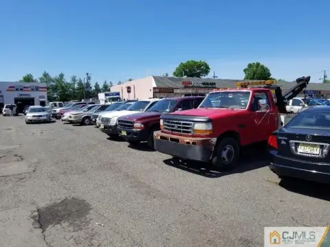 Established Garage on Busy Highway