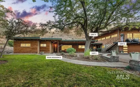 Foothills Property: Mid-Century Marvel