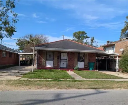 Metairie Duplex: Investment Opportunity