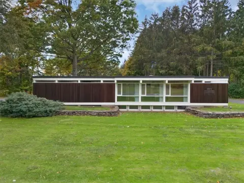 Ontario Commercial Building For Sale