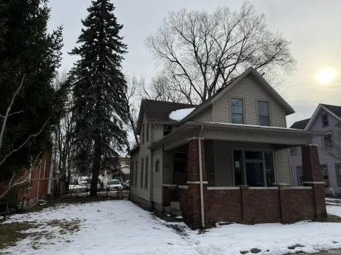Fort Wayne Duplex with Potential