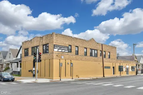Retail Space on Montrose Avenue