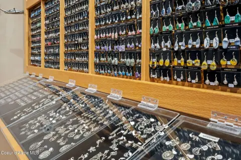 Established Retail Gem in Coeur d'Alene