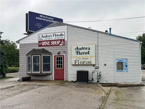 Former Bar/Retail Opportunity in Oak Harbor