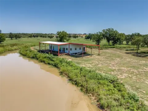 North Texas Acreage with Barndominium