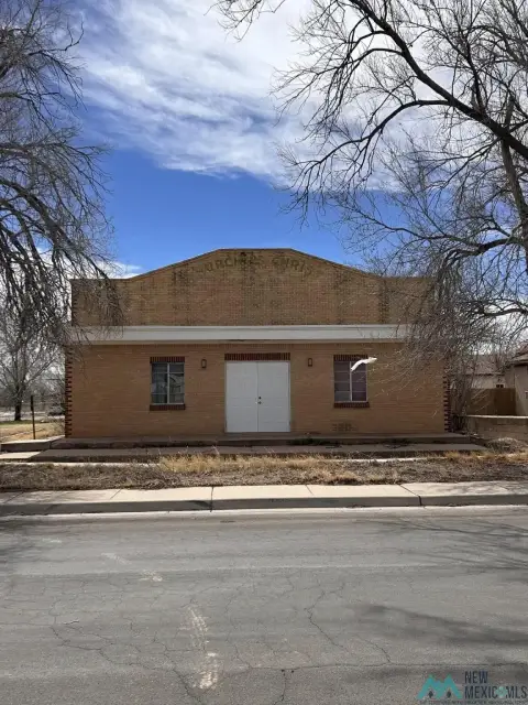 Spacious Building with Potential