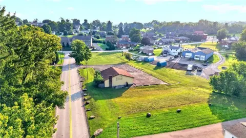 Level Commercial Land With Building