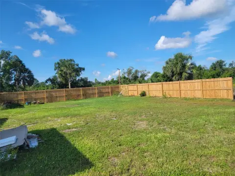 Residential Lot in Ruskin, FL