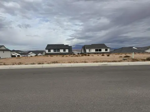 Flat Corner Lot in St. George