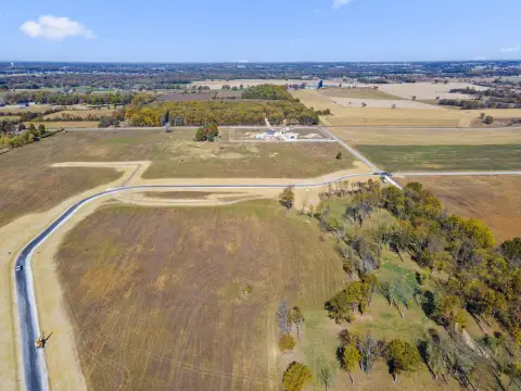 Springfield Acreage Near Amenities