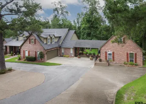 Versatile Retail/Office/Wellness Property For Sale