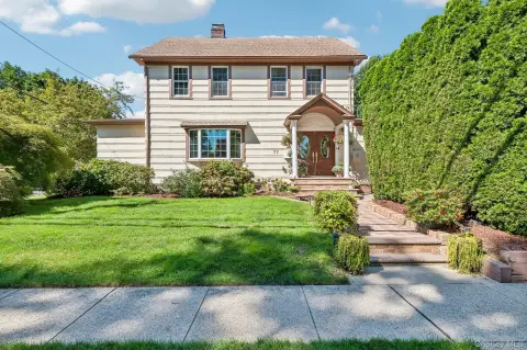 Renovated Duplex With Detached Cottage
