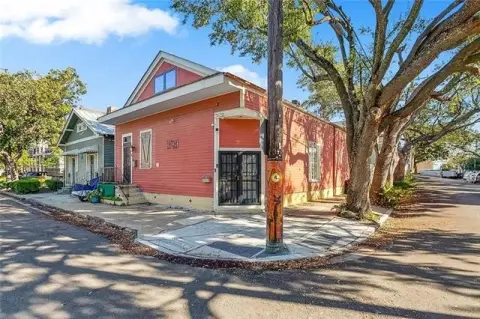 Marigny Triplex with B&B Potential