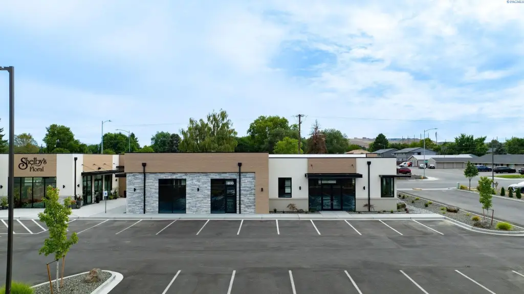 6018 W Clearwater Ave, Kennewick, WA 99336