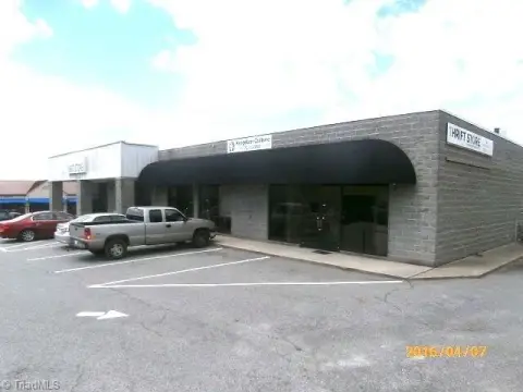 Retail Location on East Dixie