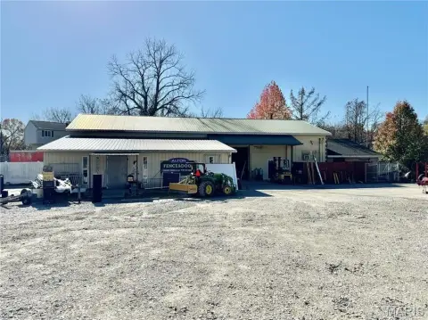 Alton Warehouse with Gated Lot