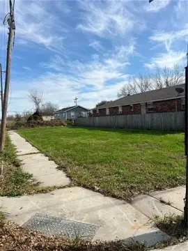 Vacant Corner Lot in New Orleans