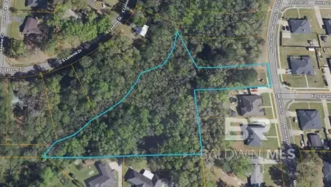 Serene Wooded Land in Mobile