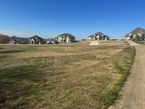 Residential Land in Lake Ridge