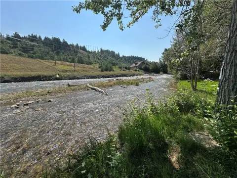 Creekfront Waterfront Land