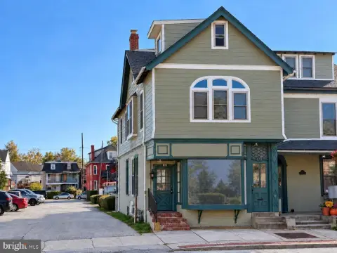 Retail Space with On-Site Parking