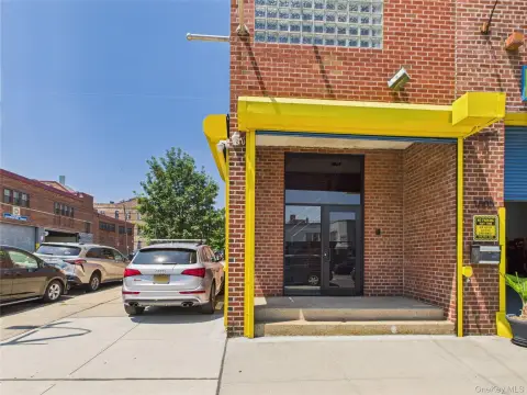 Astoria Warehouse with Office Space