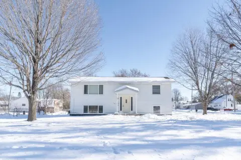 Well-Maintained Duplex in Waterloo, IA