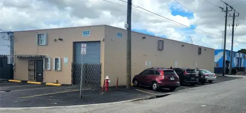 Corner Warehouse/Office in Hialeah