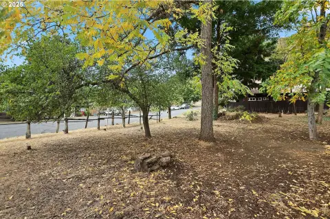 Residential Corner Lot in Bingen