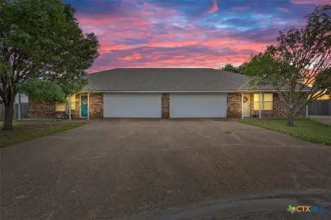 Spacious Duplexes in Hewitt, Texas