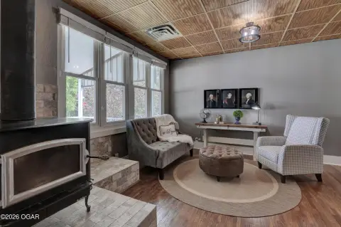 Carl Junction Commercial Office Space